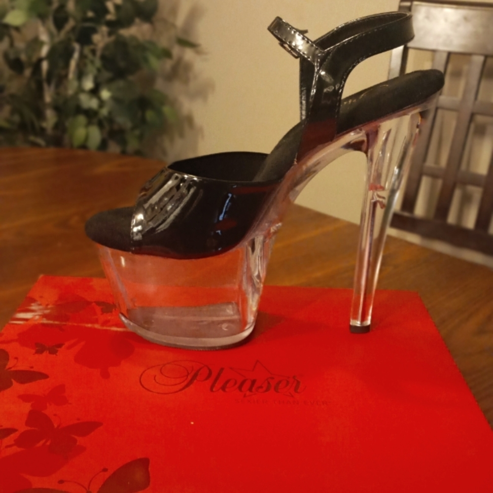 Size 8 Pleasers stripper shoes